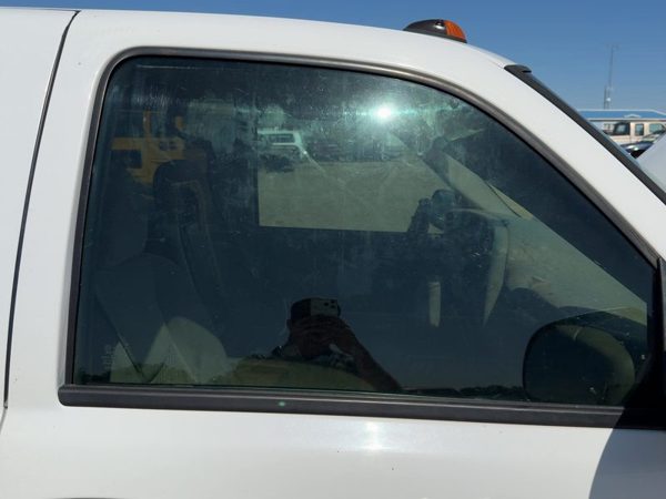 1999-2007 Chevy Silverado 2500 Passenger Right Front Side Window Door Glass Oem — photo 3