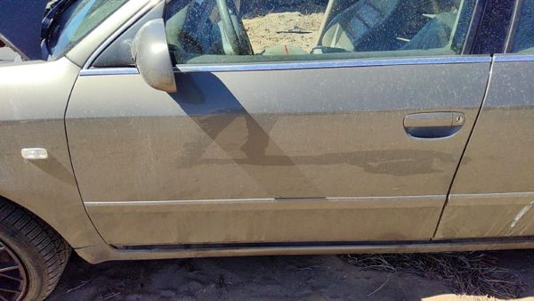 2002 Audi A6 Front Door LH Gold — photo 3