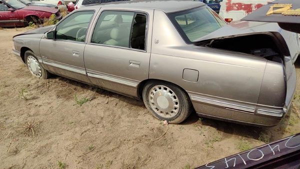 1999 Cadillac DeVille Crossmember/cradle/undercarria 4.6L AT — photo 4