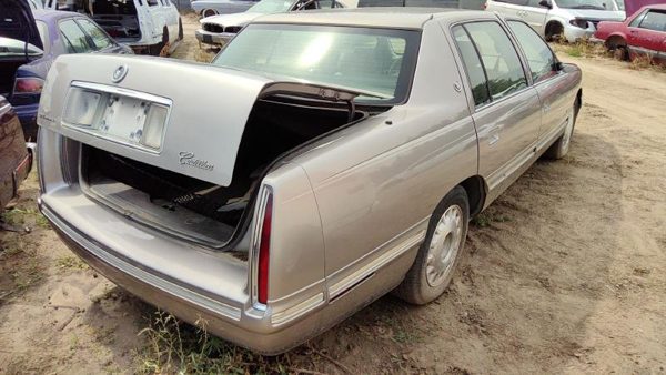 1999 Cadillac DeVille Crossmember/cradle/undercarria 4.6L AT — photo 3