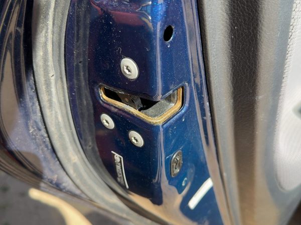 2005-2008 Toyota Matrix Xr Driver Left Rear Door Latch With Rods/Cables Oem Back — photo 3