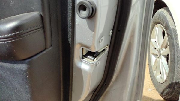 2015-2017 Chrysler 200 Passenger Right Front Door Latch With Rods/Cables Oem — photo 2