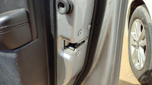 2015-2017 Chrysler 200 Passenger Right Front Door Latch With Rods/Cables Oem — photo 3