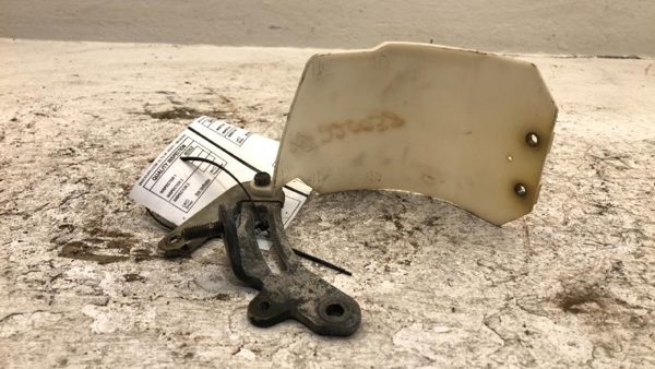 2001 Suzuki Swift Mount Bracket Set for Alternator OEM 1.3L — photo 6