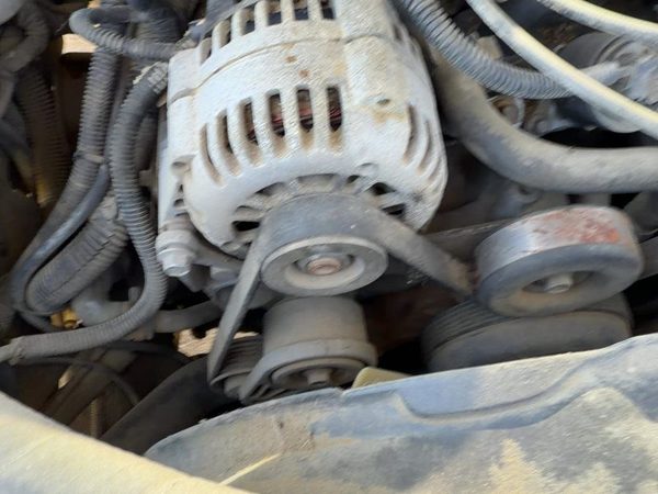 1996-2005 Chevy S10 Blazer Alternator Bracket OEM 4.3L 10236997 — photo 4