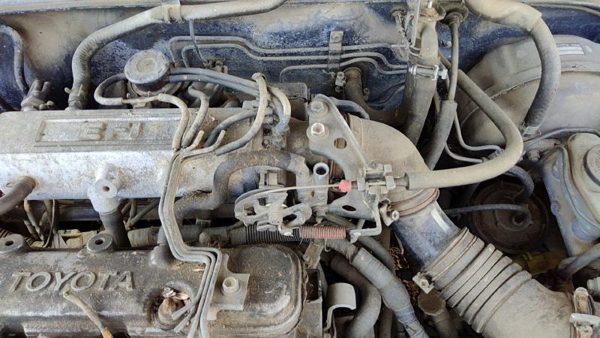 83-86 Toyota Camry Throttle Body Valve Assembly Complete With Sensors 2.0L 2Selc — photo 4