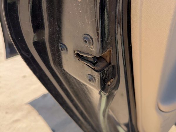 2006-2011 Chevy Impala Driver Left Rear Door Latch With Rods/Cables Oem Back — photo 3