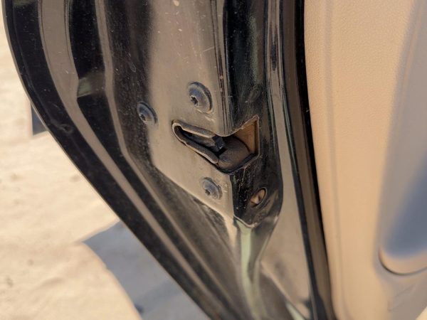 2006-2011 Chevy Impala Driver Left Rear Door Latch With Rods/Cables Oem Back — photo 2