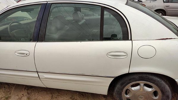 2000 Buick Park Avenue Rear Door LH White 78U — photo 1