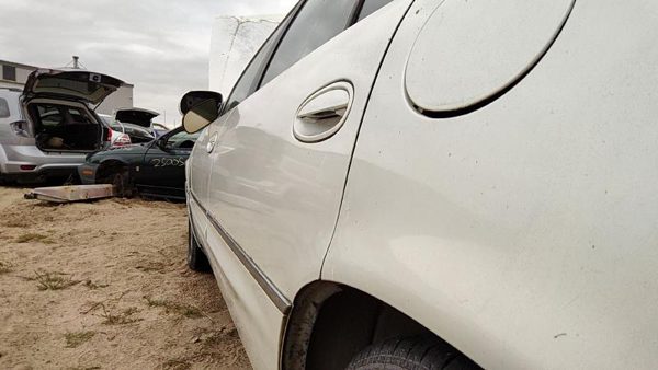 2000 Buick Park Avenue Rear Door LH White 78U — photo 4