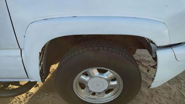 03-07 Suburban Passenger Right Front Wheel Flare Moulding Fender Summit White — photo 1