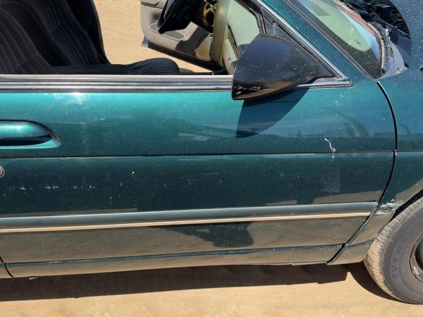 1999 Chevrolet Lumina Front Door RH Jasper Green 56U — photo 4