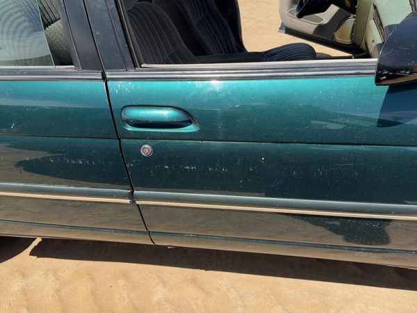 1999 Chevrolet Lumina Front Door RH Jasper Green 56U — photo 5