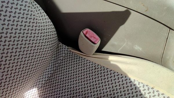 05 New Style Malibu Passenger Right Front Seat Belt Buckle Receiver Neutral 52E — photo 3