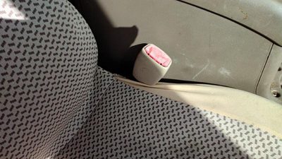 05 New Style Malibu Passenger Right Front Seat Belt Buckle Receiver Neutral 52E