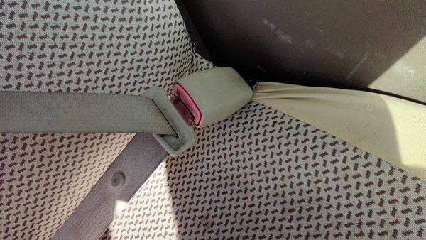 05 New Style Malibu Passenger Right Front Seat Belt Buckle Receiver Neutral 52E — photo 4