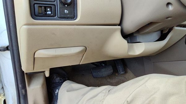 2000-2006 Nissan Sentra Lower Dash Under Column Knee Bolster Trim Panel Sand H — photo 1