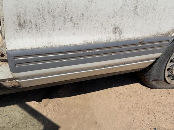 1992-1995 Olds Eighty Eight Driver Left Rear Moulding From Door Oem Back White — photo 1