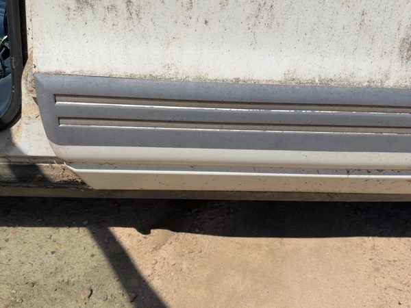 1992-1995 Olds Eighty Eight Driver Left Rear Moulding From Door Oem Back White — photo 2