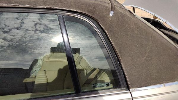 91-96 Park Ave Ultra Driver Left Rear Vent Window Back Door Glass With Frame — photo 1