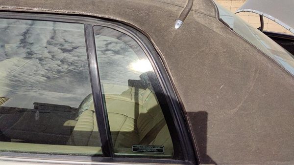 91-96 Park Ave Ultra Driver Left Rear Vent Window Back Door Glass With Frame — photo 3