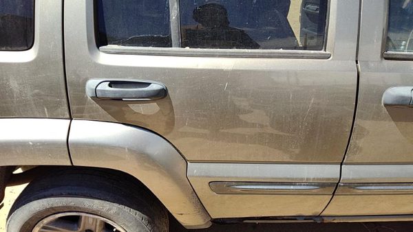 2004 Jeep Liberty Rear Door RH Khaki Pjc — photo 1