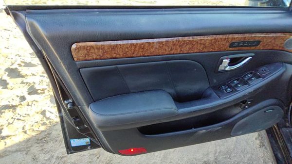 01-05 Hyundai Xg350 Driver Left Front Door Trim Panel With Master Switch Black — photo 2
