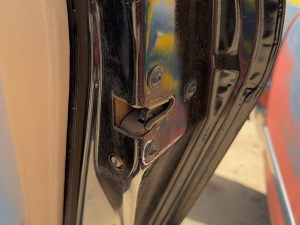 2006-2011 Chevy Impala Passenger Right Rear Door Latch With Rods/Cables Oem Back — photo 3