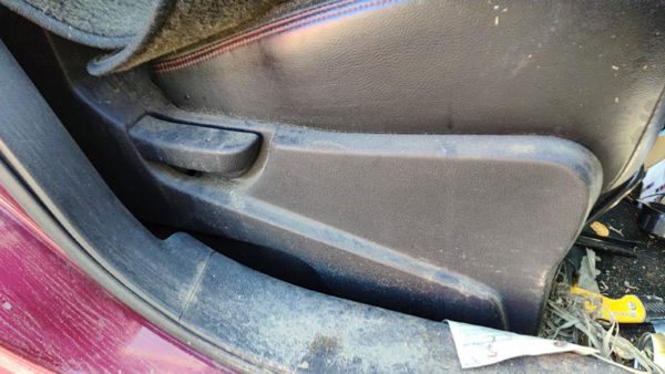 2008 Nissan Rogue Seat Track Passenger Right Side Trim Panel OEM G Black — photo 2