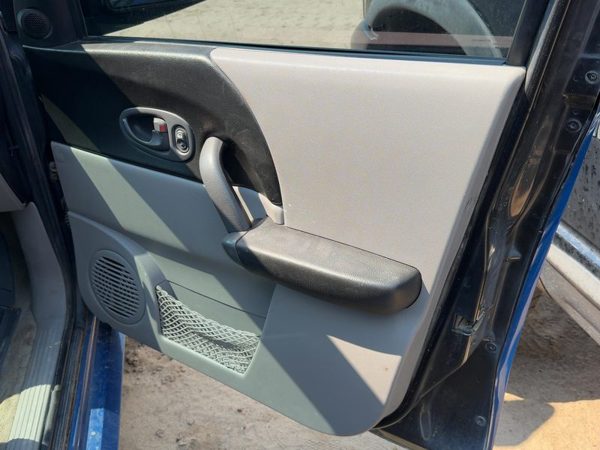 04-05 Vue Redline Passenger Right Front Door Trim Panel With Switches Gray 17D — photo 1