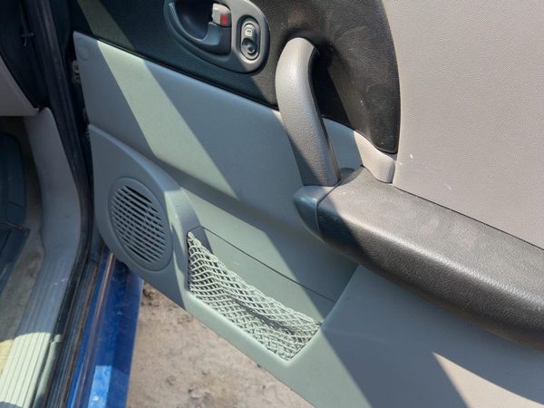 04-05 Vue Redline Passenger Right Front Door Trim Panel With Switches Gray 17D — photo 6