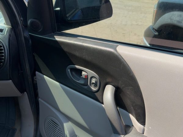 04-05 Vue Redline Passenger Right Front Door Trim Panel With Switches Gray 17D — photo 8