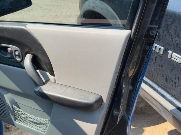 04-05 Vue Redline Passenger Right Front Door Trim Panel With Switches Gray 17D — photo 9