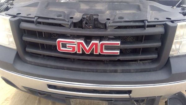 2012 GMC Sierra 1500 Grille White 50U **chipped** — photo 2