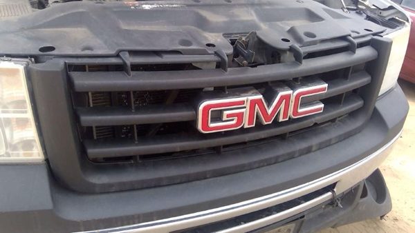 2012 GMC Sierra 1500 Grille White 50U **chipped** — photo 4