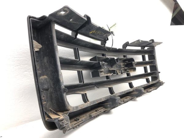 2012 GMC Sierra 1500 Grille White 50U **chipped** — photo 8