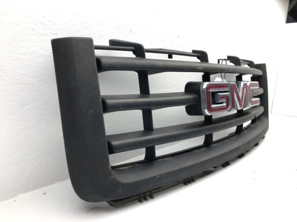 2012 GMC Sierra 1500 Grille White 50U **chipped** — photo 5