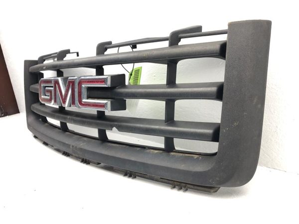 2012 GMC Sierra 1500 Grille White 50U **chipped** — photo 6