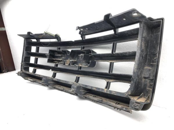 2012 GMC Sierra 1500 Grille White 50U **chipped** — photo 9