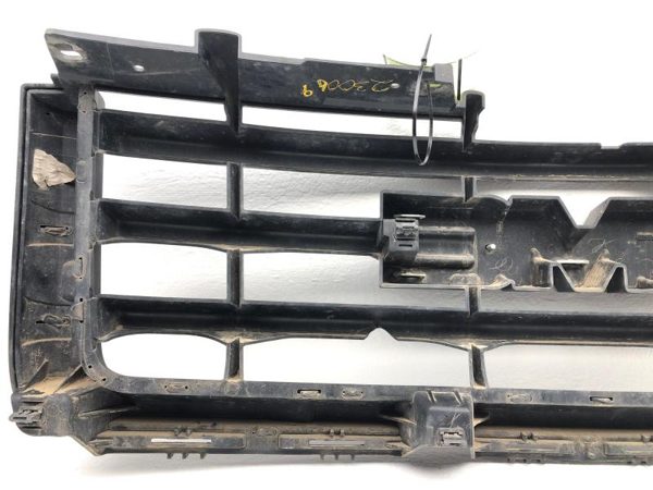 2012 GMC Sierra 1500 Grille White 50U **chipped** — photo 11