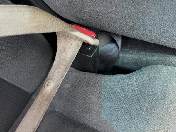 06-08 Impala Passenger Right Front Seat Belt Buckle Receiver Bucket Ebony 19C — photo 4