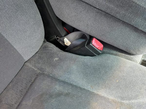 06-08 Impala Passenger Right Front Seat Belt Buckle Receiver Bucket Ebony 19C — photo 3