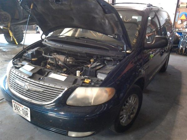 2001 Chrysler Town Cntry — vehicle photo 1