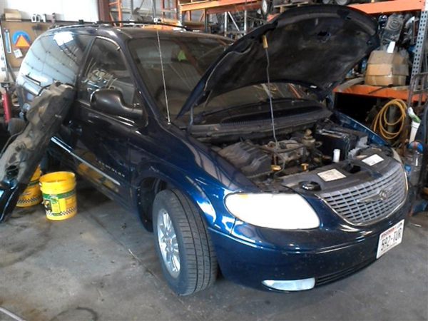 2001 Chrysler Town Cntry — vehicle photo 3