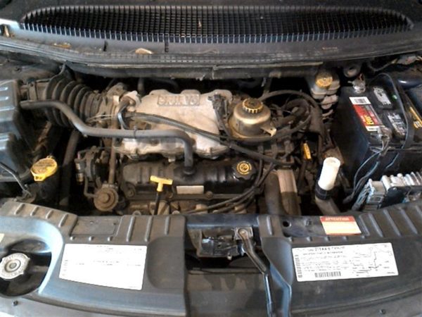 2001 Chrysler Town Cntry — vehicle photo 2