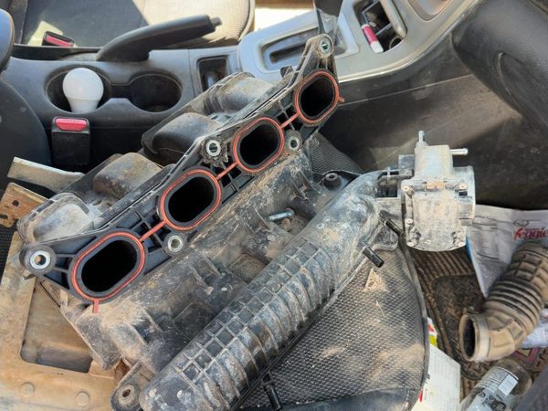 2014 Nissan Sentra Intake Manifold 1.8L — photo 3