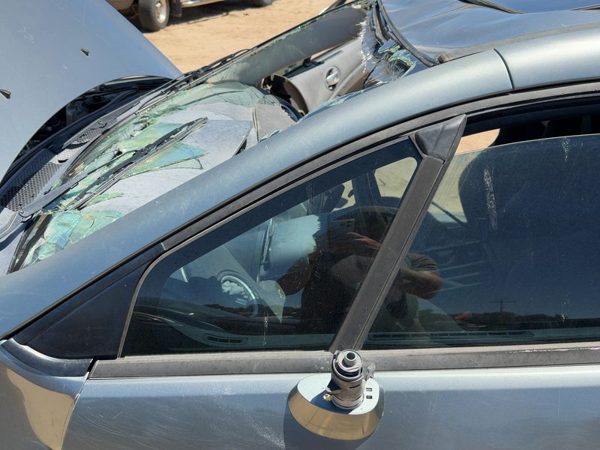 06-12 Eclipse Driver Left Front Vent Window Small Door Glass With Frame Oem — photo 1