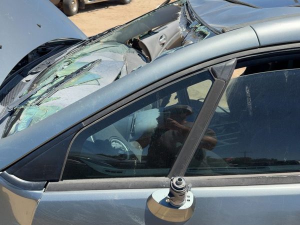 06-12 Eclipse Driver Left Front Vent Window Small Door Glass With Frame Oem — photo 3