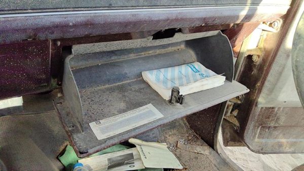 81-91 Gmc Sierra C3500 Glove Box Assembly Complete Door With Latch Oem Red — photo 4