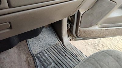 02-03 Chevy Silverado 2500 Hd Passenger Right Lower Kick Trim Panel Oem Tan 52D